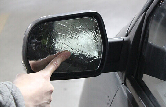 對(duì)付雨天后視鏡水珠