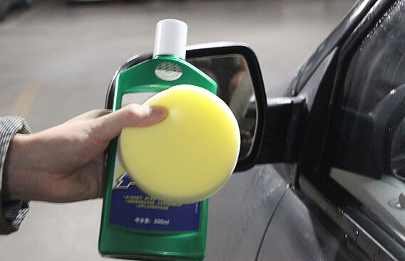 對(duì)付雨天后視鏡水珠