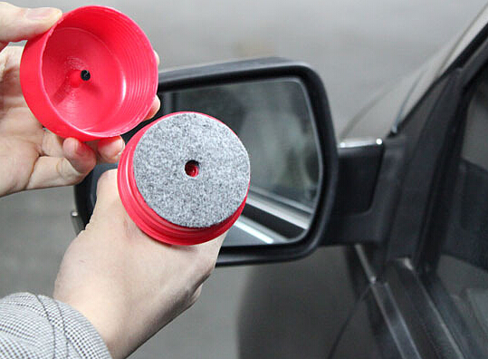 對(duì)付雨天后視鏡水珠