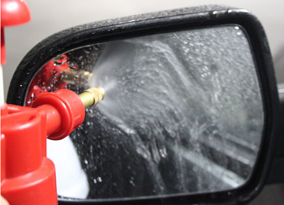 對(duì)付雨天后視鏡水珠