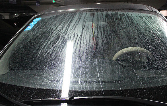 對(duì)付雨天后視鏡水珠